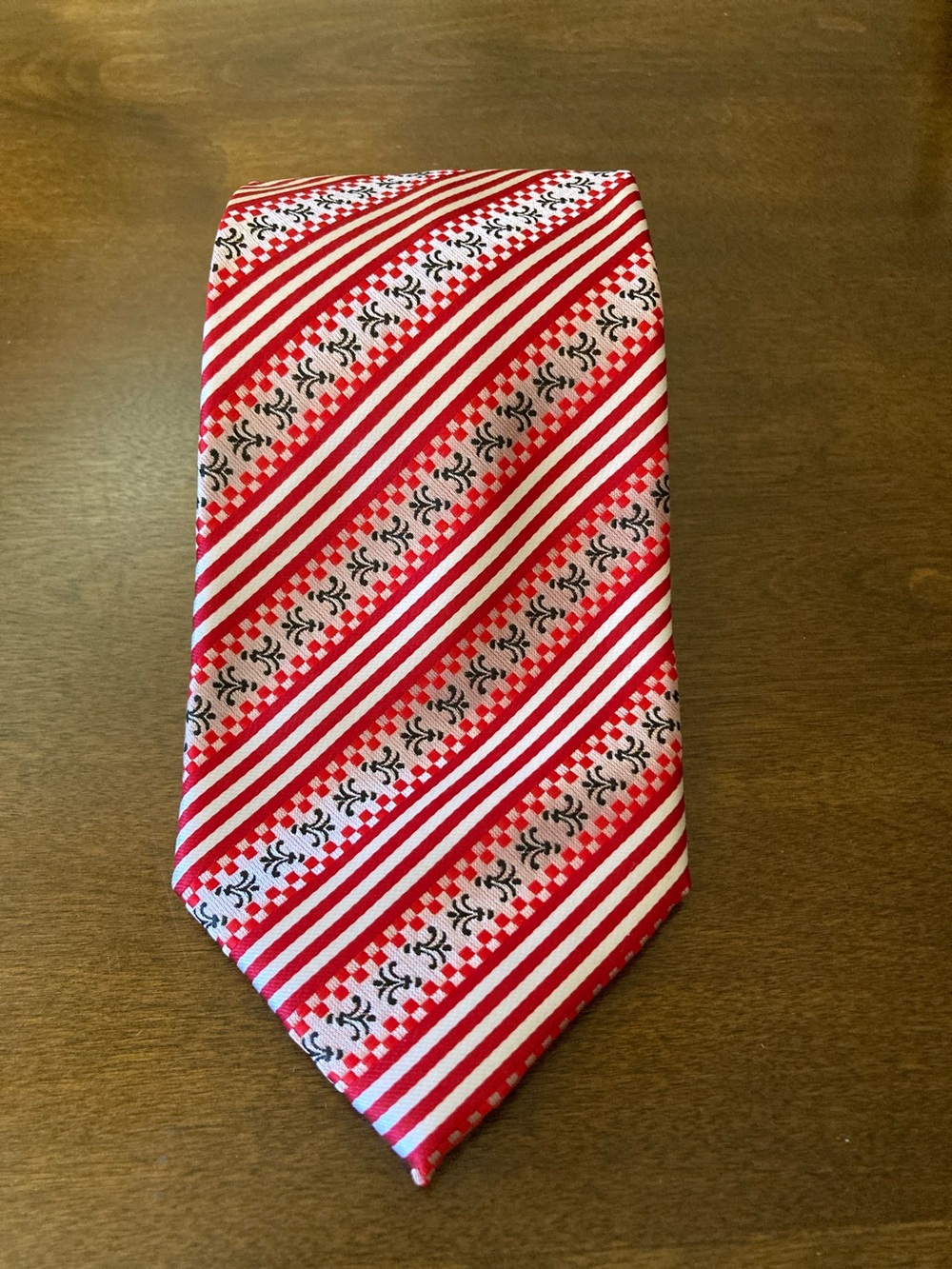 Verse 9 Haute Couture Red and White Striped Patterned Men's Tie, NWOT